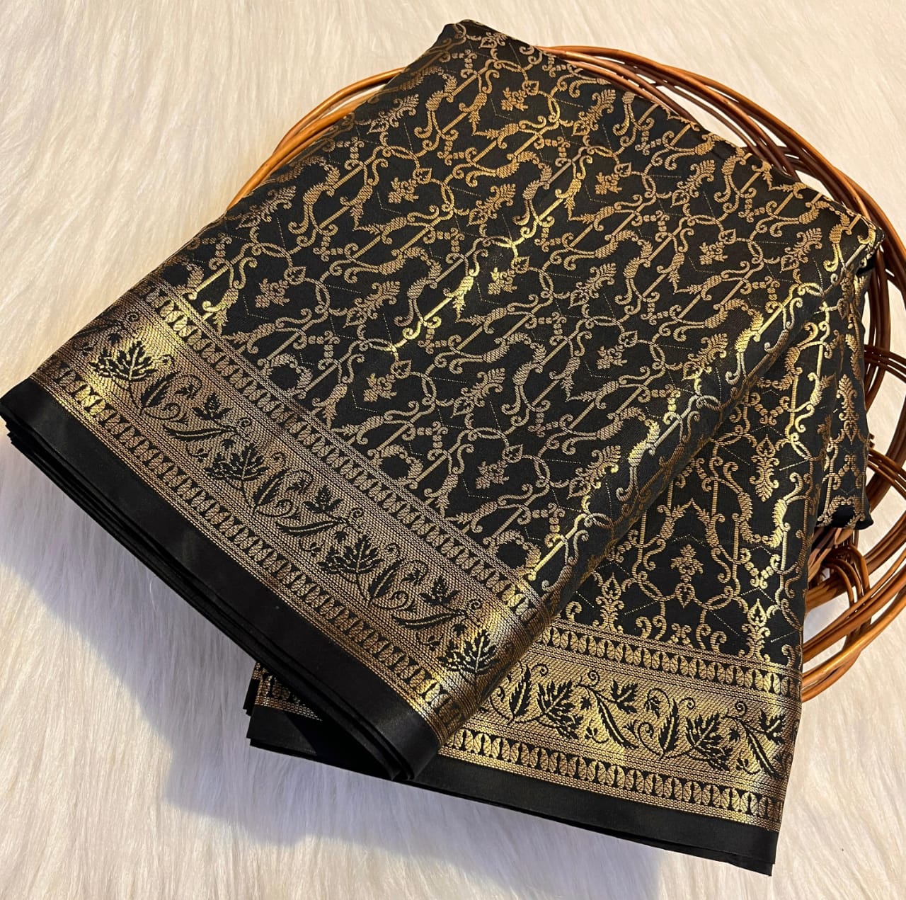 Catlon Tapeta Saree - Black with rich golden zari - Image 2