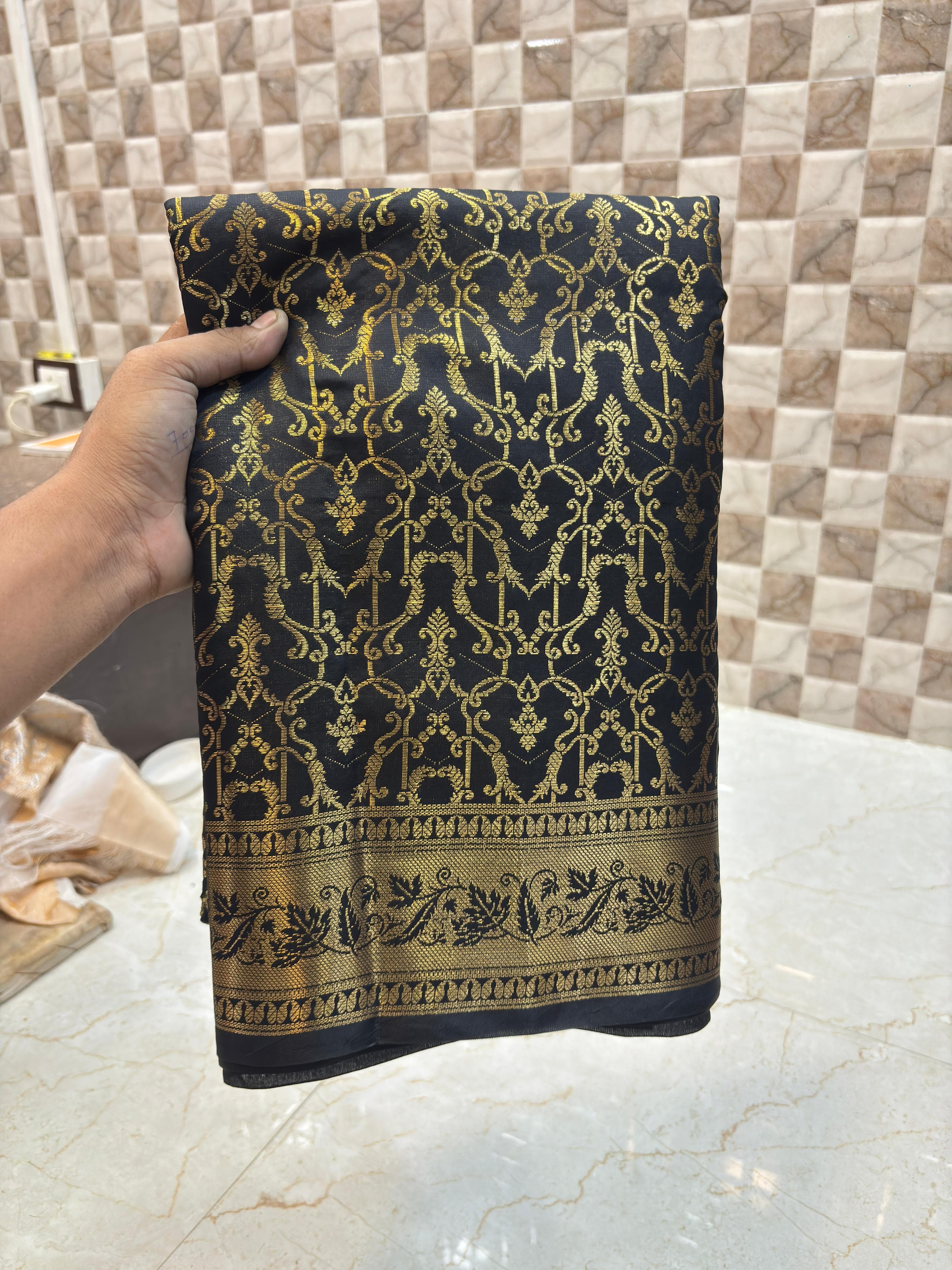 Catlon Tapeta Saree - Black with rich golden zari - Image 6