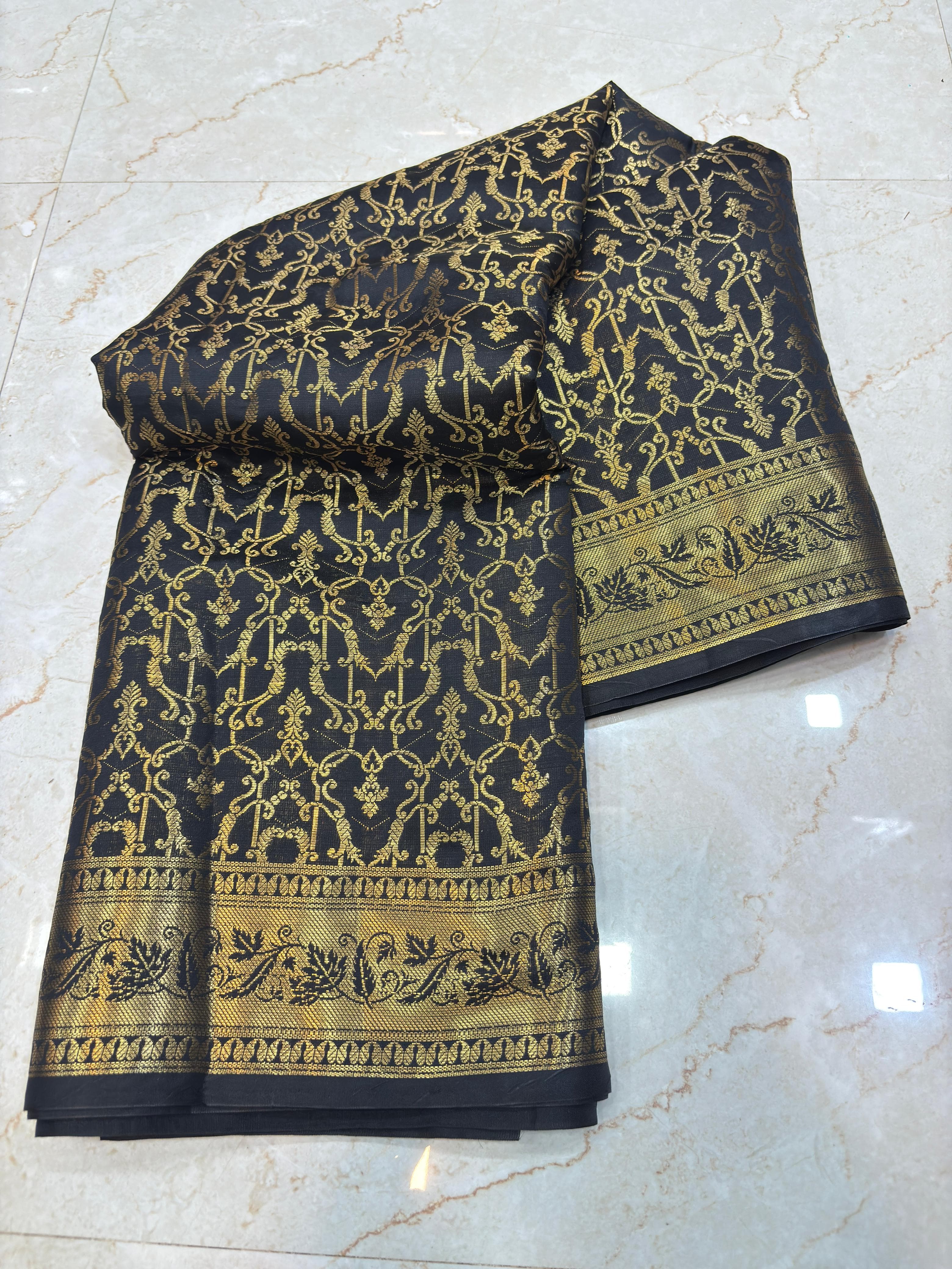Catlon Tapeta Saree - Black with rich golden zari - Image 7