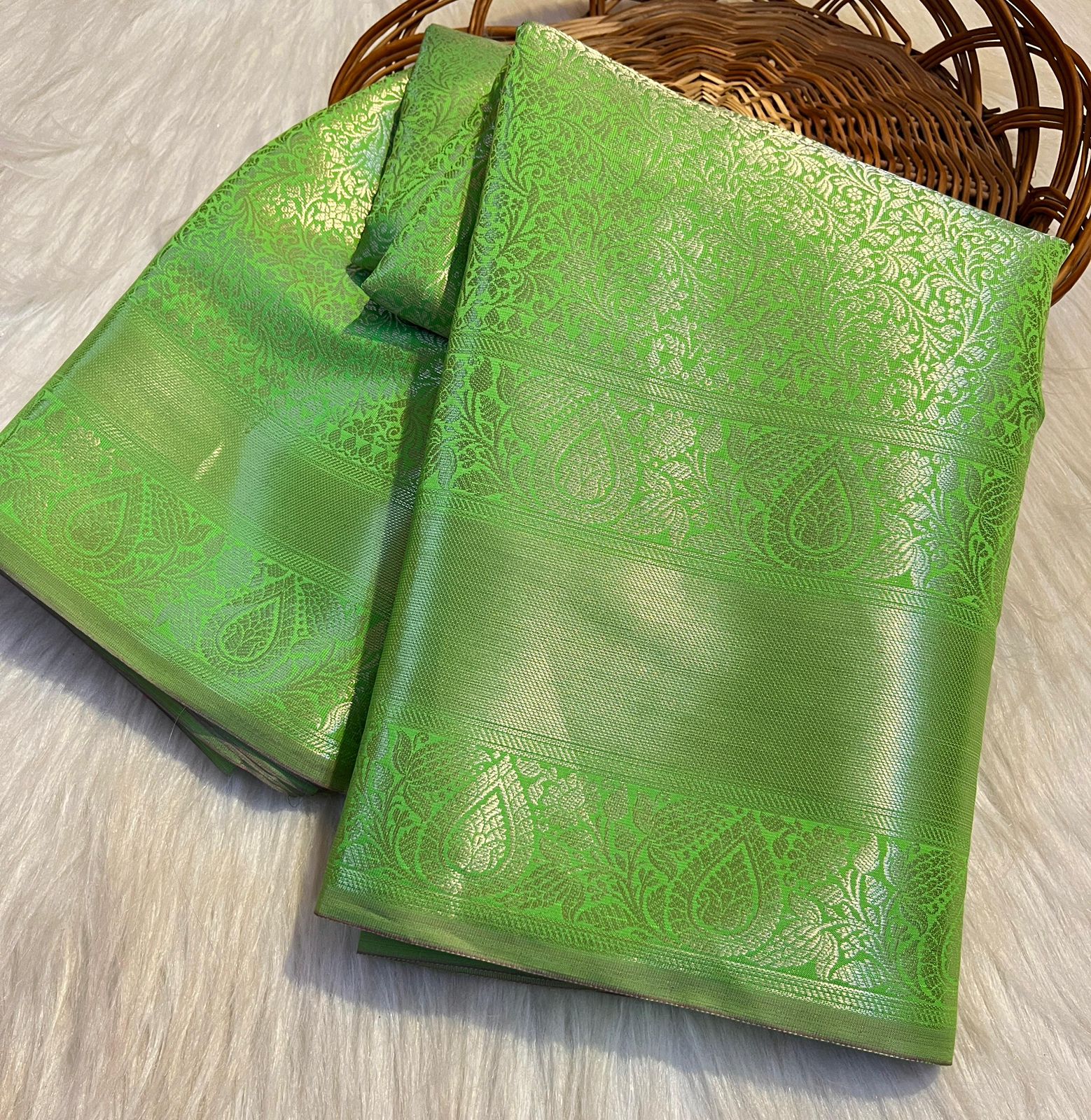 BANARASI CATLON TAPETA SILK SAREE - PARROT GREEN - Image 7